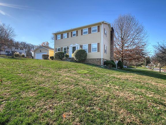 4th image of 2703 Steven Dr