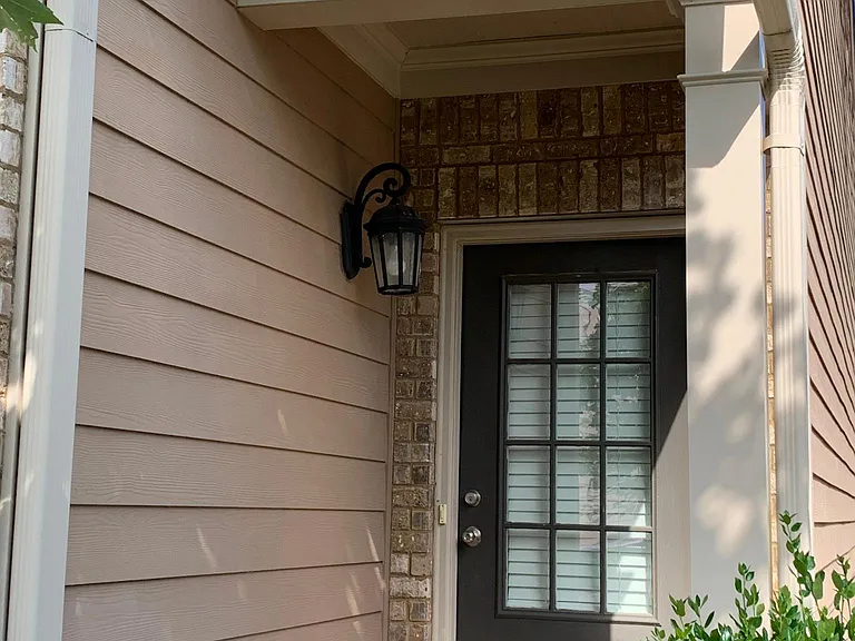 120 Greenfield Dr — Photo 2