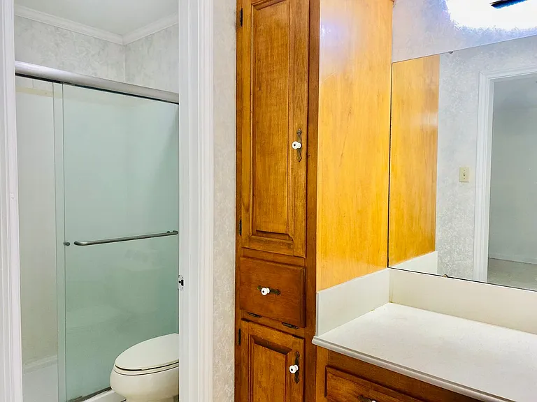 114 Saint Nicholas Dr — Photo 16