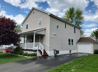 61 Windemere St, Springfield, MA 01104
