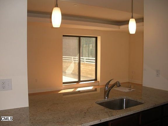 3rd image of 143 Hoyt St APT 6L