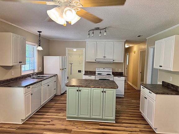 5th image of 300 Whispering Pines St
