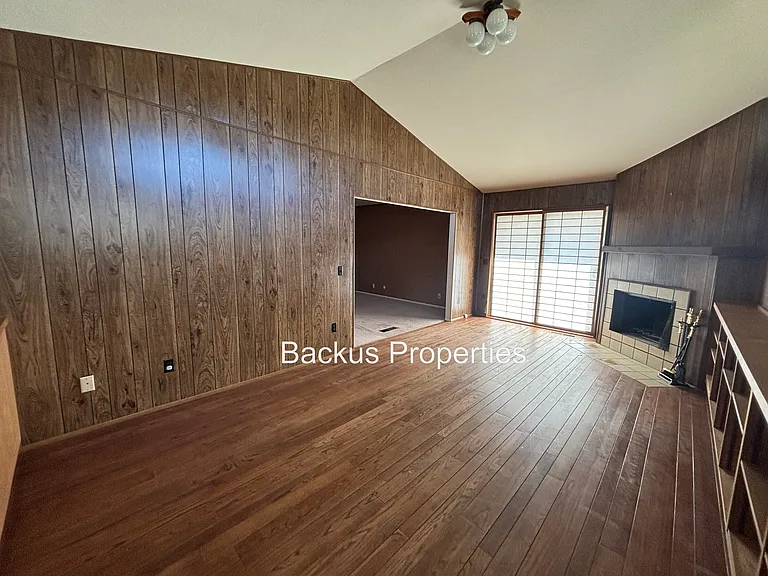 1150 San Diego Dr — Photo 18