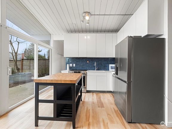 5th image of 4052 E I Street