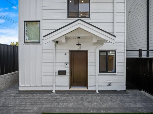 3786 Peter St #4, Burnaby, BC V5J 1N4