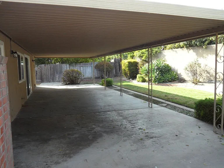1241 E Diana Ave — Photo 36