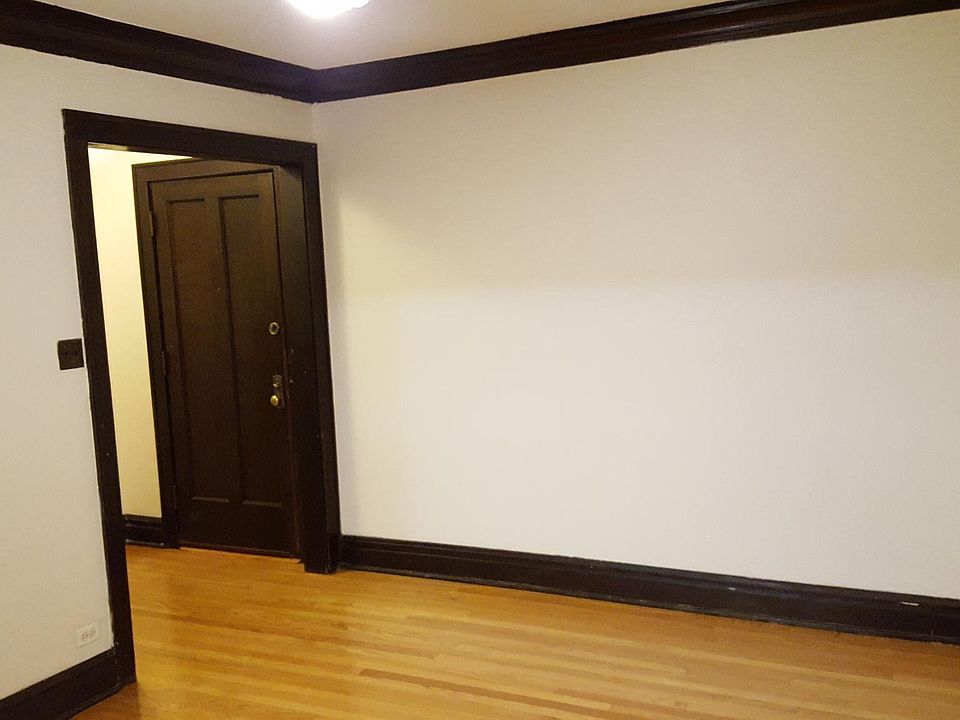 2nd image of 2949 N Karlov Ave