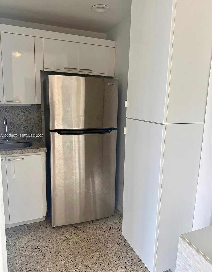 Christopher Plaza Condo — Photo 3