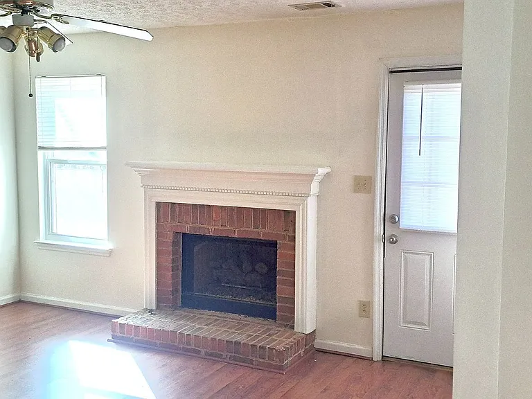 567 Caloosa Cv SW — Photo 3