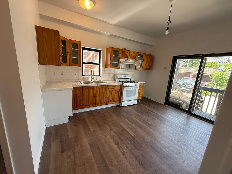 88 Garrison St #1