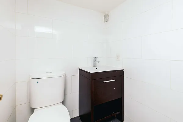 Rented by Nooklyn NYC LLC | media 40