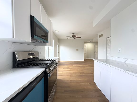 5th image of 2608 W Glenlake Ave #2