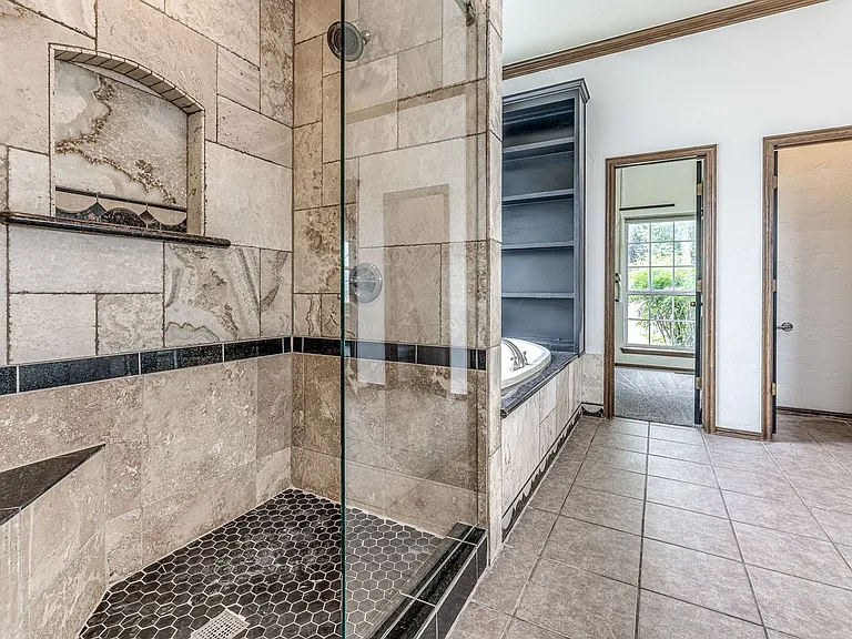 1104 Fox Lake Ln — Photo 25