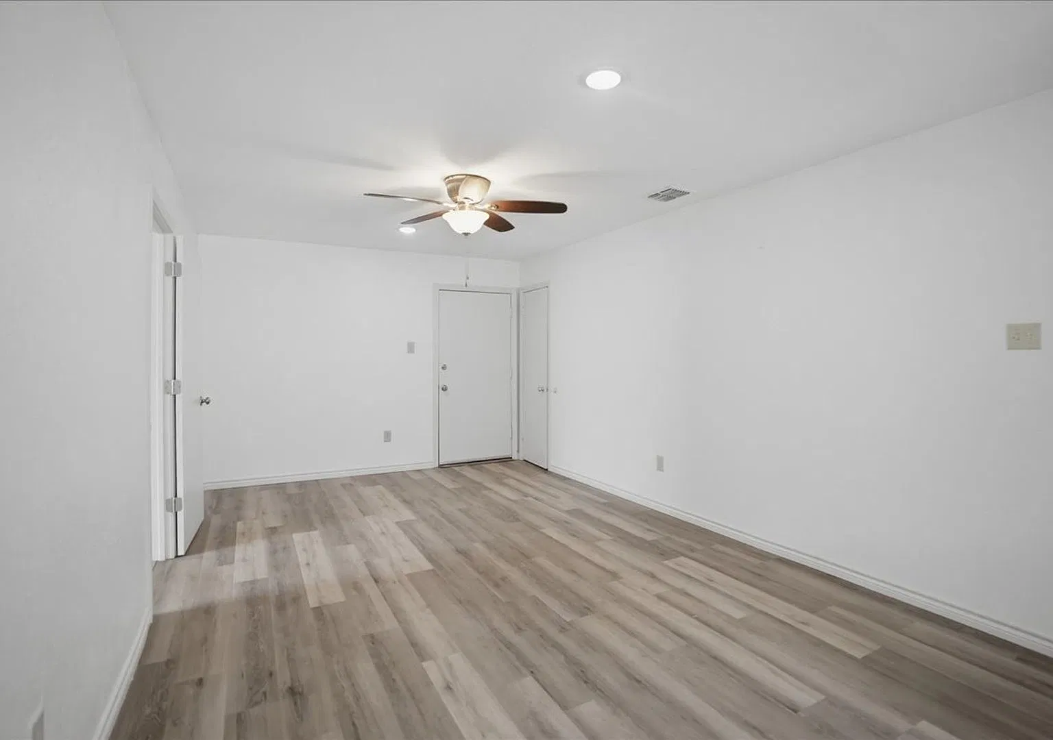 Updated 4-Bedroom Home for Rent in South Side Corpus Christi — Photo 3