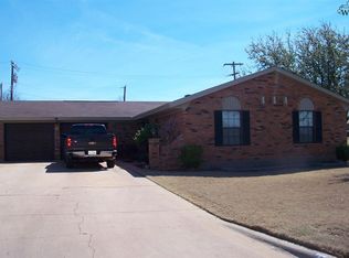 124 S Valley Dr, Electra, TX 76360