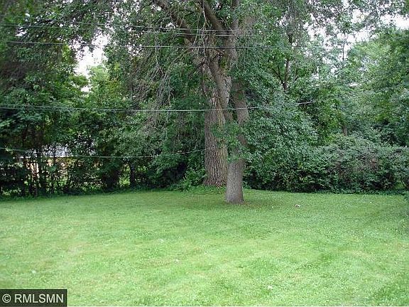 4th image of 366 Greystone Ave N