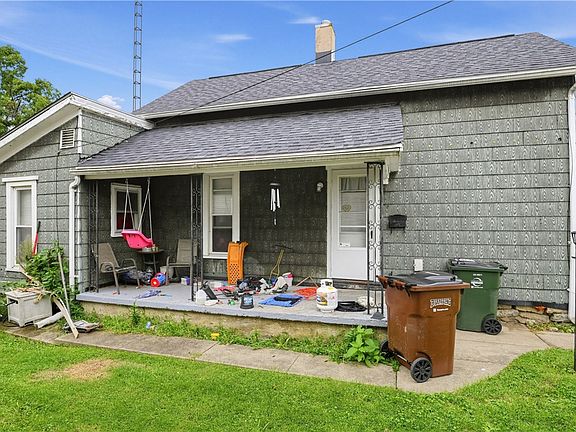 4th image of 725 Young St