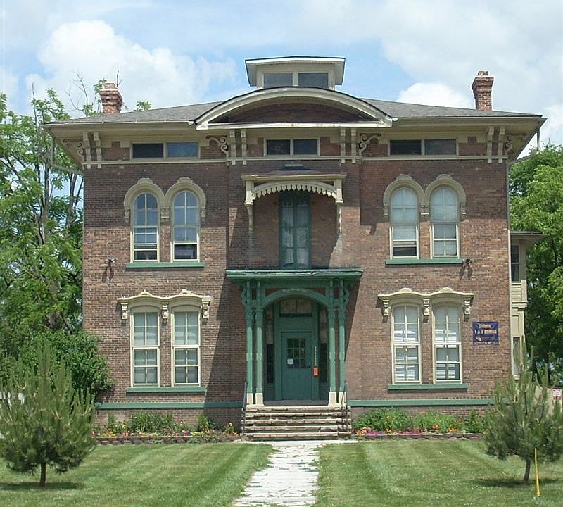 324 exterior 06/2011