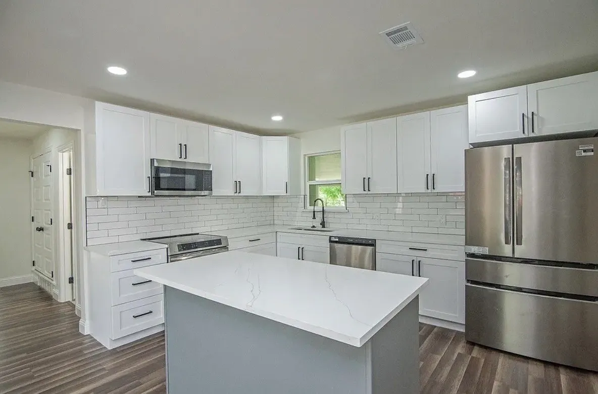 3 bed, 2.0 bath, 2112 sqft, $2,500 — Photo 2