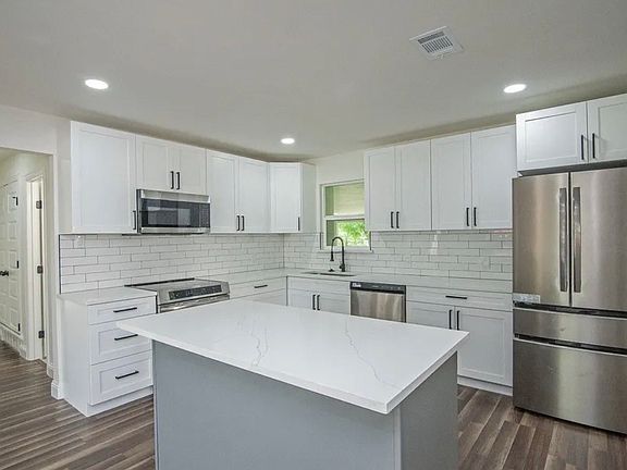 2nd image of 2608 Lockhart Ave