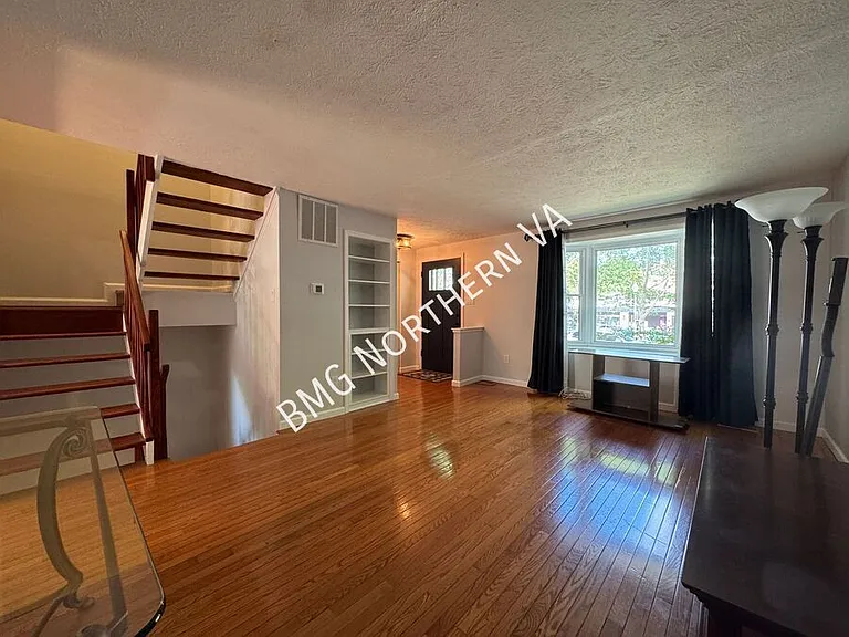 379 W Broad St — Photo 2