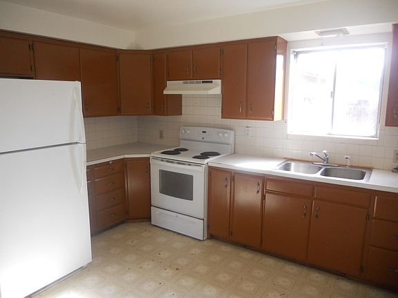 4th image of 213 N Washington St