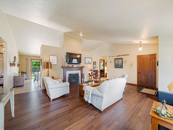 5th image of 1790 Garnet Ct