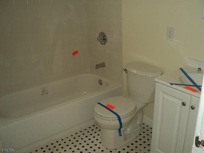 2nd image of 136-138 Mapes Ave