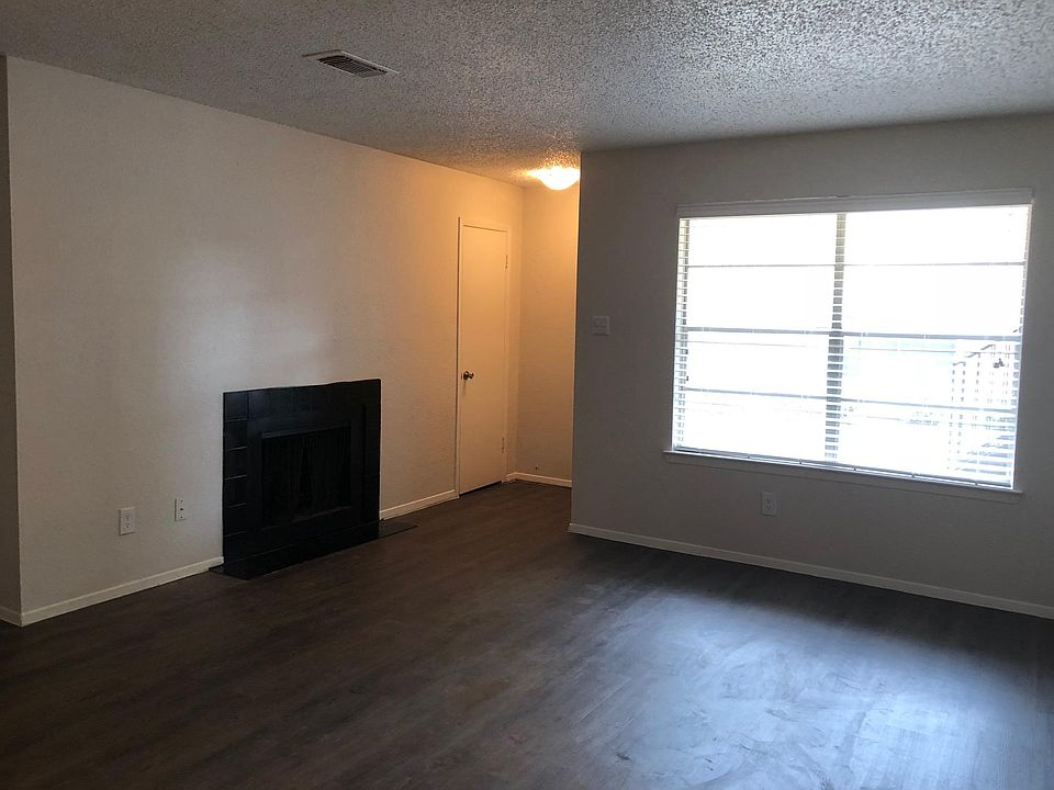 1st image of 5616 Royal Ln APT 221