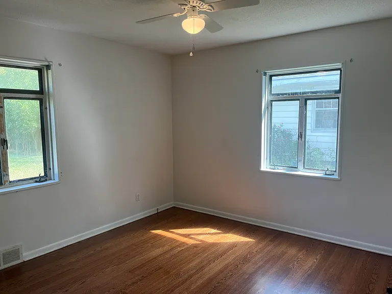 7146 Parallel Pkwy — Photo 9