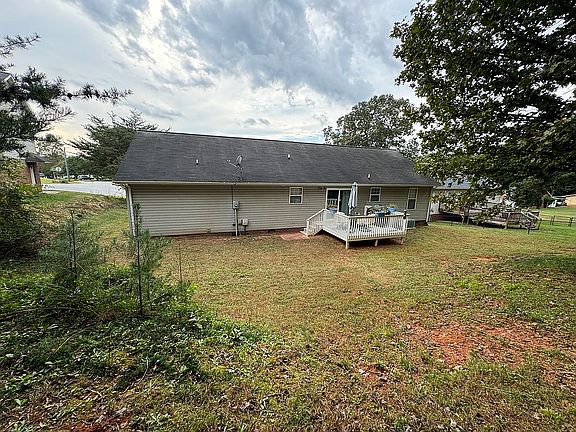 5th image of 846 Courtyard Dr