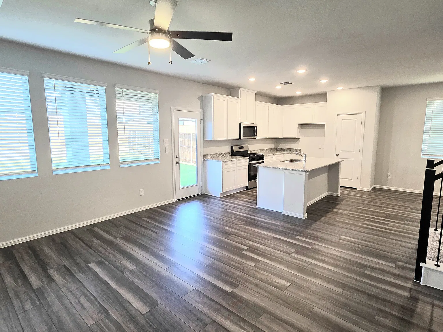 4 bed, 1991 sqft, $2,400 — Photo 4
