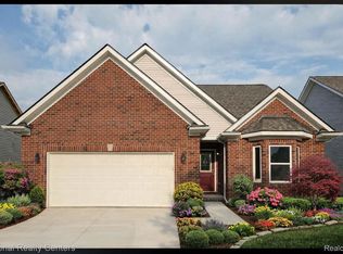 317 Devonshire Dr #9, Lapeer, MI