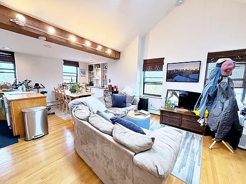 188 Webster St #4 Photo 1