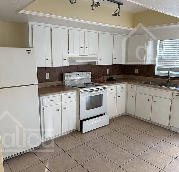 13753 Oleander Ave — Photo 21
