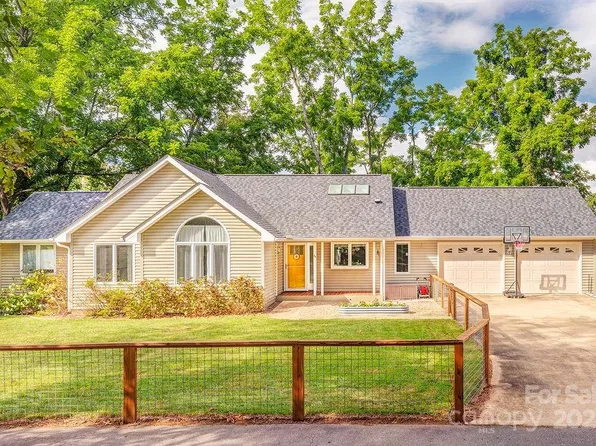 44 Samayoa Pl, Asheville, NC 28806