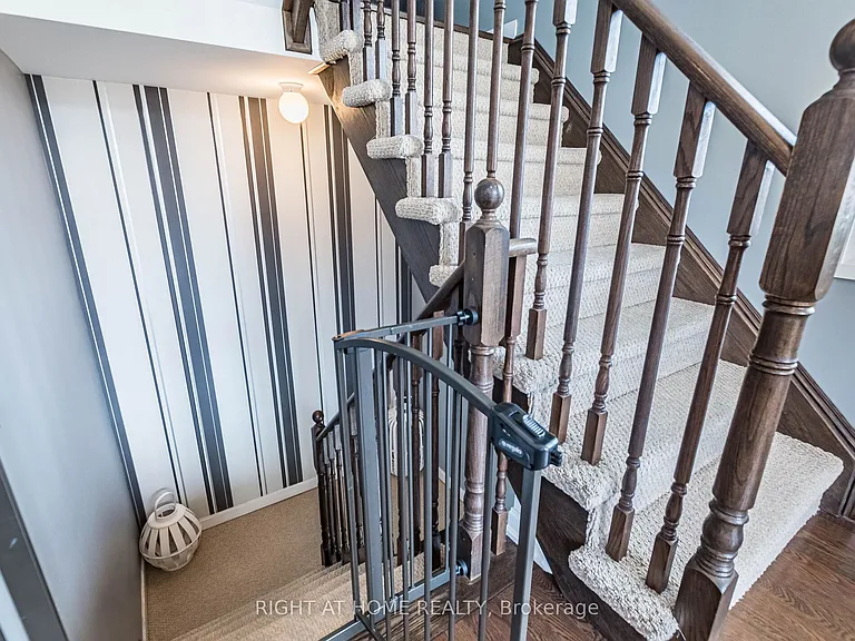 165 Hampshire Way #61 — Photo 9