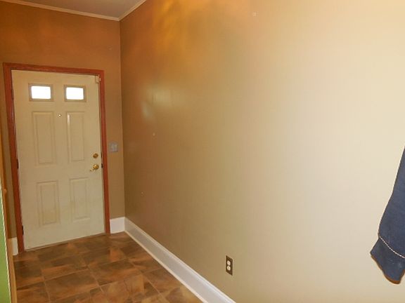 4th image of N55W17180 Ravenwood Dr