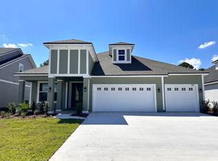 3392 Americana Dr, Green Cove Springs, FL 32043