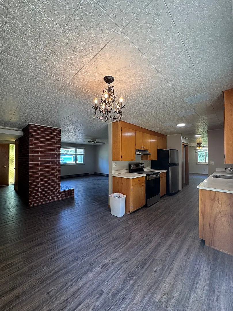 Updated 3-Bedroom Home with Large Fenced Yard — Photo 4