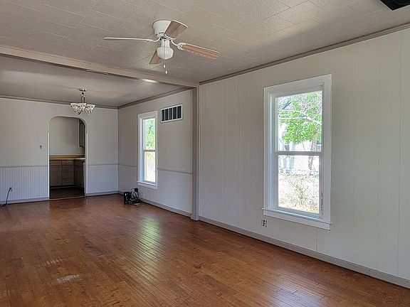 4th image of 826 Forest Ave