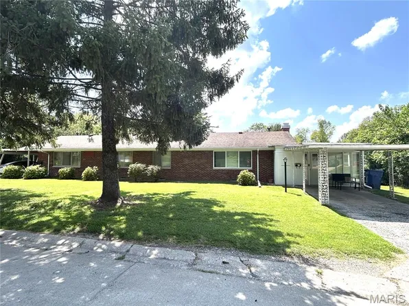 8916 Tanglewood Cir, Belleville, IL 62223