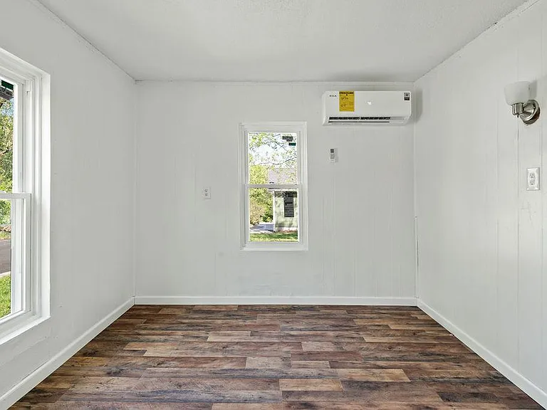 2706 Quincy St — Photo 4