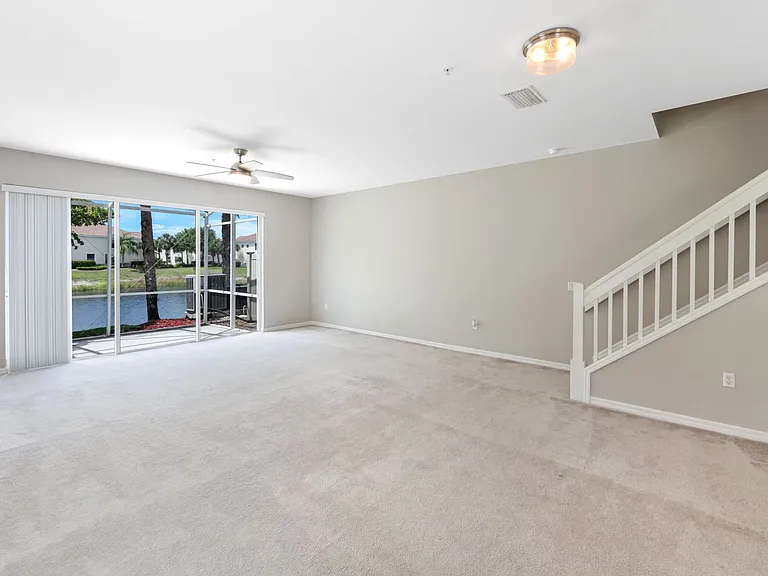 1088 Oxford Ln #48 — Photo 3