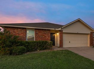 203 Maned Dr, Sanger, TX 76266