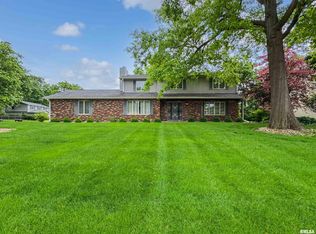 6246 N Post Oak Rd, Peoria, IL 61615