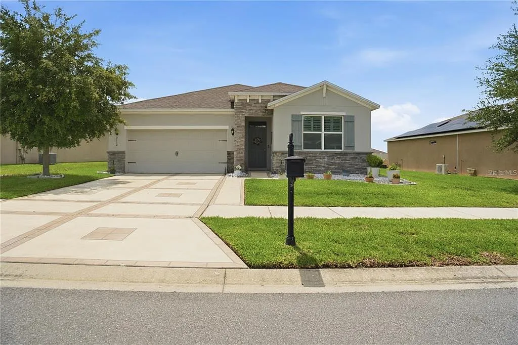 2 bed, 2.0 bath, 1815 sqft, $2,250 — Photo 3