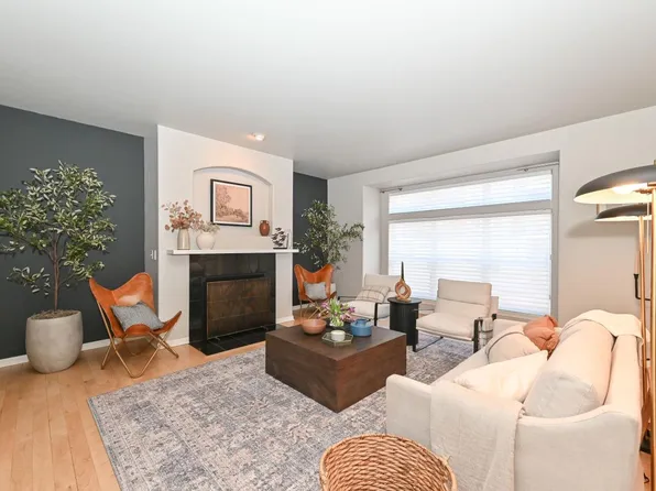 3850 South Lake DRIVE #12, Saint Francis, WI 53235