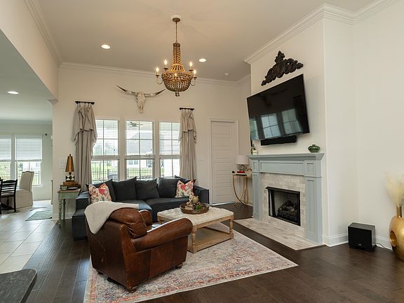 3rd image of 43287 Meadow Grove Dr