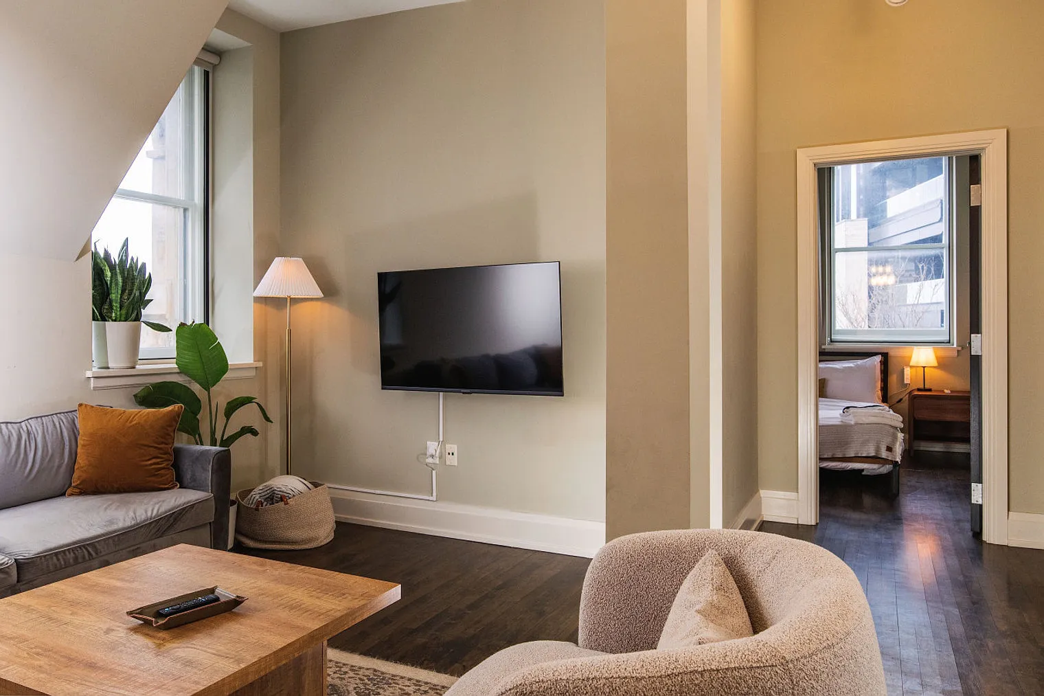 2 bed, 2.0 bath, 1184 sqft, $7,087 — Photo 2